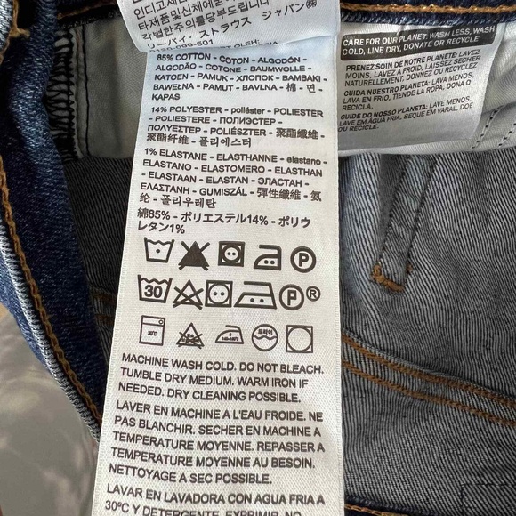 Levi's Wedgie Straight Crop Blue Jeans Distressed Raw Hem Button Fly EUC Size 28 - Picture 11 of 12